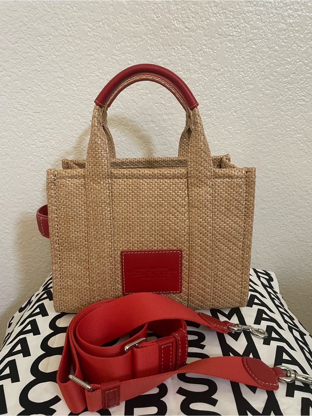 Marc Jacobs Straw Tote with Red Handles and Floral Embroidery - Picture 2 of 9